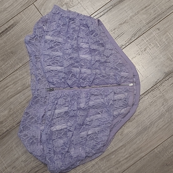 Lavender lace strapless corset - Picture 2 of 4